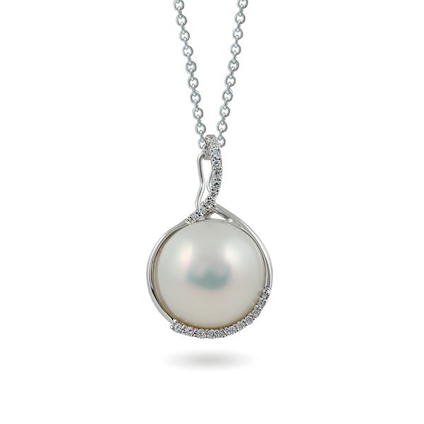 14ct white gold pendant with Mabé pearls and diamonds