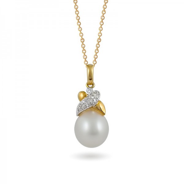 Gold pendant 750 with sea pearls and diamonds