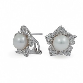 Earrings from 14 karat gold with sea pearls and diamonds
