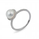 585 white gold ring with Akoya sea pearls and diamonds