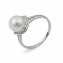 585 white gold ring with Akoya sea pearls and diamonds