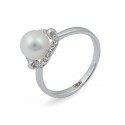 585 white gold ring with Akoya sea pearls and diamonds
