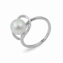 585 white gold ring with Akoya sea pearls and diamonds