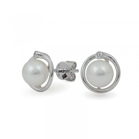 Earrings from 14 karat gold with Akoya sea pearls and diamonds