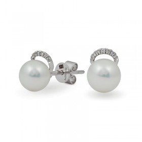 Earrings from 14 karat gold with Akoya sea pearls and diamonds