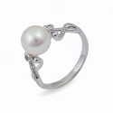 585 white gold ring with Akoya sea pearls and diamonds