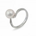 585 white gold ring with Akoya sea pearls and diamonds