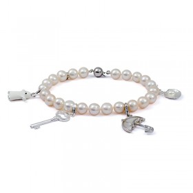 Freshwater pearl bracelet with amulets (charms)