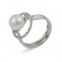 585 white gold ring with Akoya sea pearls and diamonds