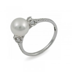 585 white gold ring with Akoya sea pearls and diamonds
