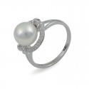 585 white gold ring with Akoya sea pearls and diamonds