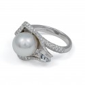 Ring from 14 karat gold with pearls of the southern seas and diamonds