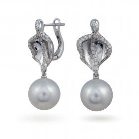 Earrings from 14 karat white gold with sea pearls and diamonds