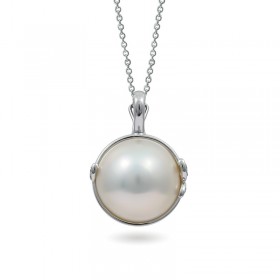 Pendant in 18K white gold with Mabe pearls and diamonds