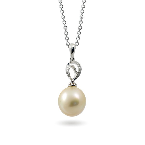 18-karat gold pendant with south sea pearls and diamonds