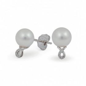 Earrings with Akoya pearls and diamonds