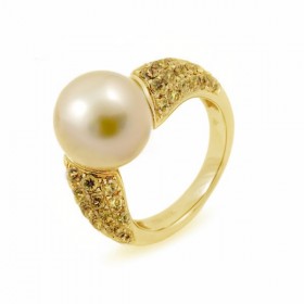 18-karat gold ring with south sea pearls and sapphires