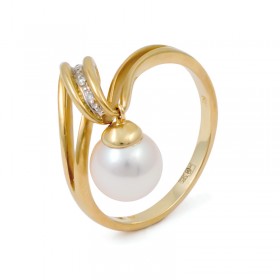 Ring from 14 karat gold with natural pearls and diamonds