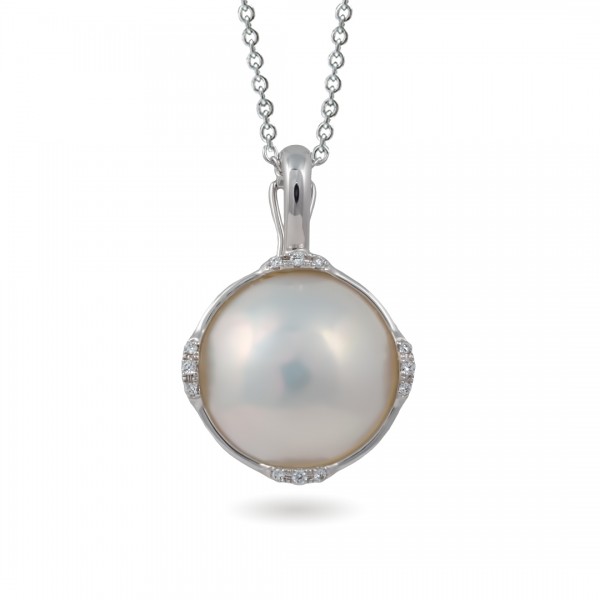 18-karat white gold pendant with Mabe pearls and diamonds
