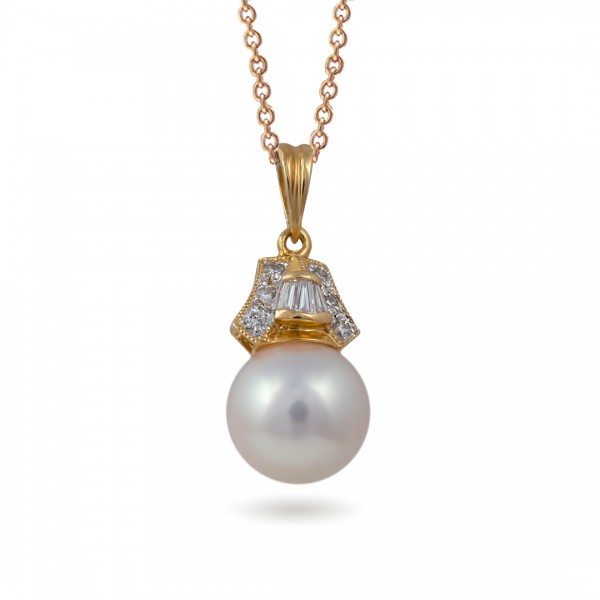 585 yellow gold pendant with Akoya sea pearls and diamonds