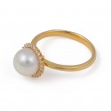 18-karat gold ring with Akoya sea pearls and diamonds
