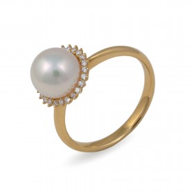 18-karat gold ring with Akoya sea pearls and diamonds