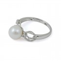 Ring in gold 750 with natural pearls and diamonds